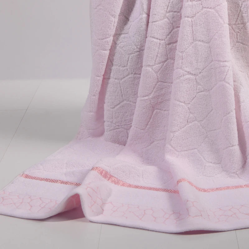 3-teiliges Baumwoll Handtuch Set – 2 Gesichtstücher (34×72cm) + 1 Großes Duschtuch (70×140cm) | Weich, Saugfähig & Stilvolles Rosa Geometrisches Design Kaufschwan®