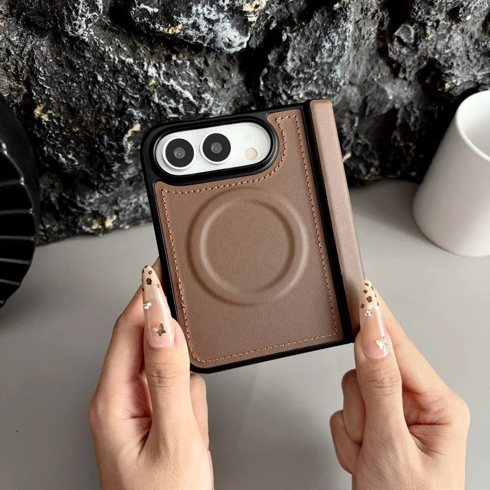 Luxuriöse Matte Lederhülle für iPhone Duo 18 Fold – Magnetische MagSafe-Kompatible Schutzhülle mit Kabellosem Laden und Stoßschutz Kaufschwan®