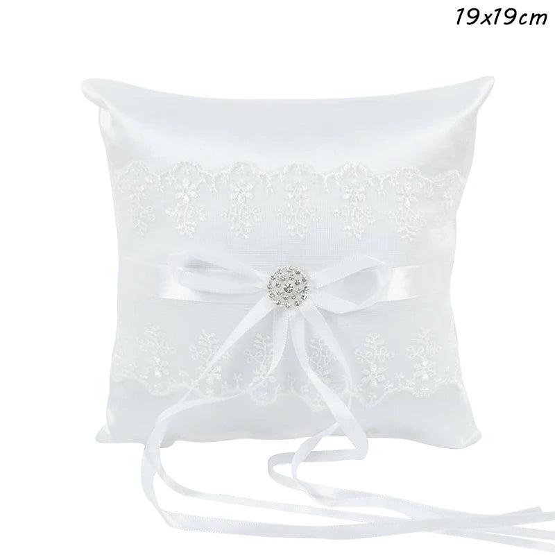 Ringkissen mit Schleife und Perlen – Elegantes Weißes Hochzeitskissen Kaufschwan® 19x19cm
