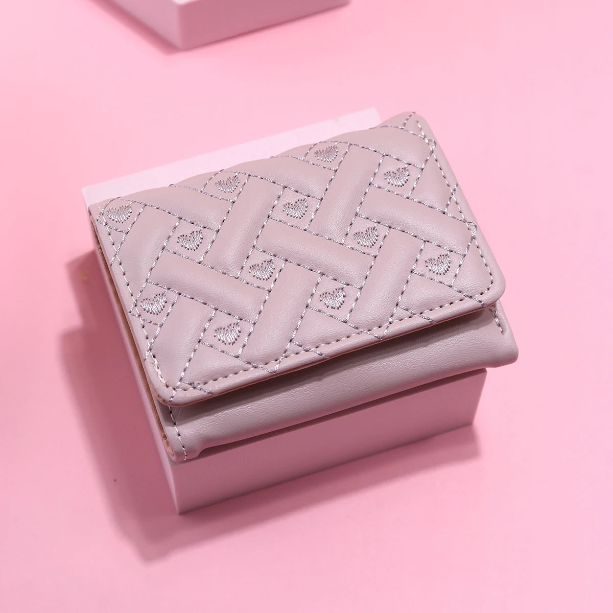 Damen Kurzgeldbörse – Gesticktes „Love“-Design | Leichte PU Leder Geldbörse mit Mehreren Kartenfächern Kaufschwan® Lila