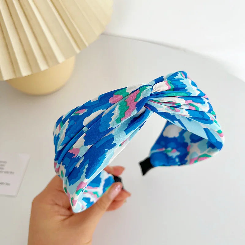 Satin-Haarreif mit Batik-Blumen & großer Schleife – Farbiges Stirnband für Damen & Mädchen | Modisches Haaraccessoire Kaufschwan® Hellblau