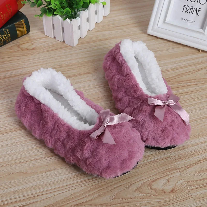 Flauschige Damen Winter-Hausschuhe | Kunstfell Plüsch Herz Design | Weiche Sohle, Warm & Niedlich für Zuhause Kaufschwan® Rosenrot 35-38