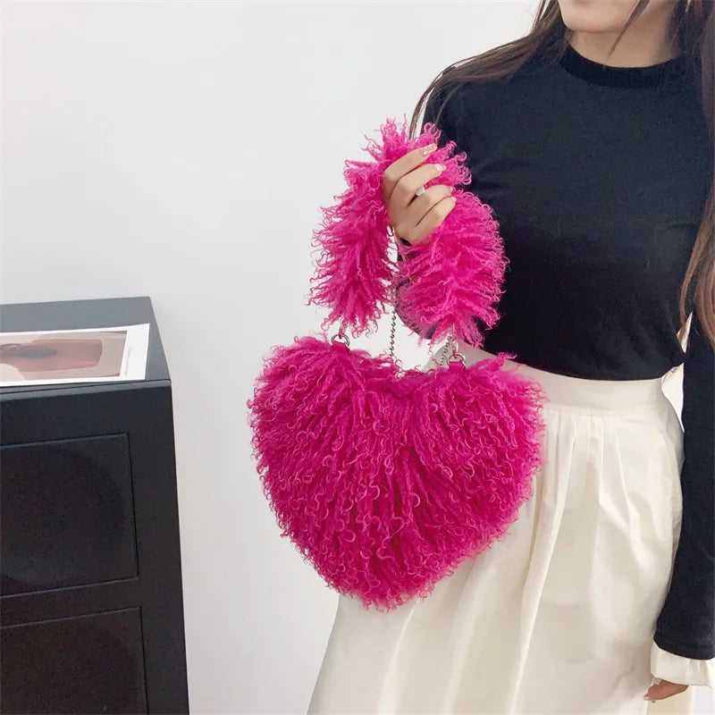 Herzförmige Plüsch Crossbody Tasche – Süße Love Kunstfell Damen Schultertasche & Flauschige Unterarm Handtasche