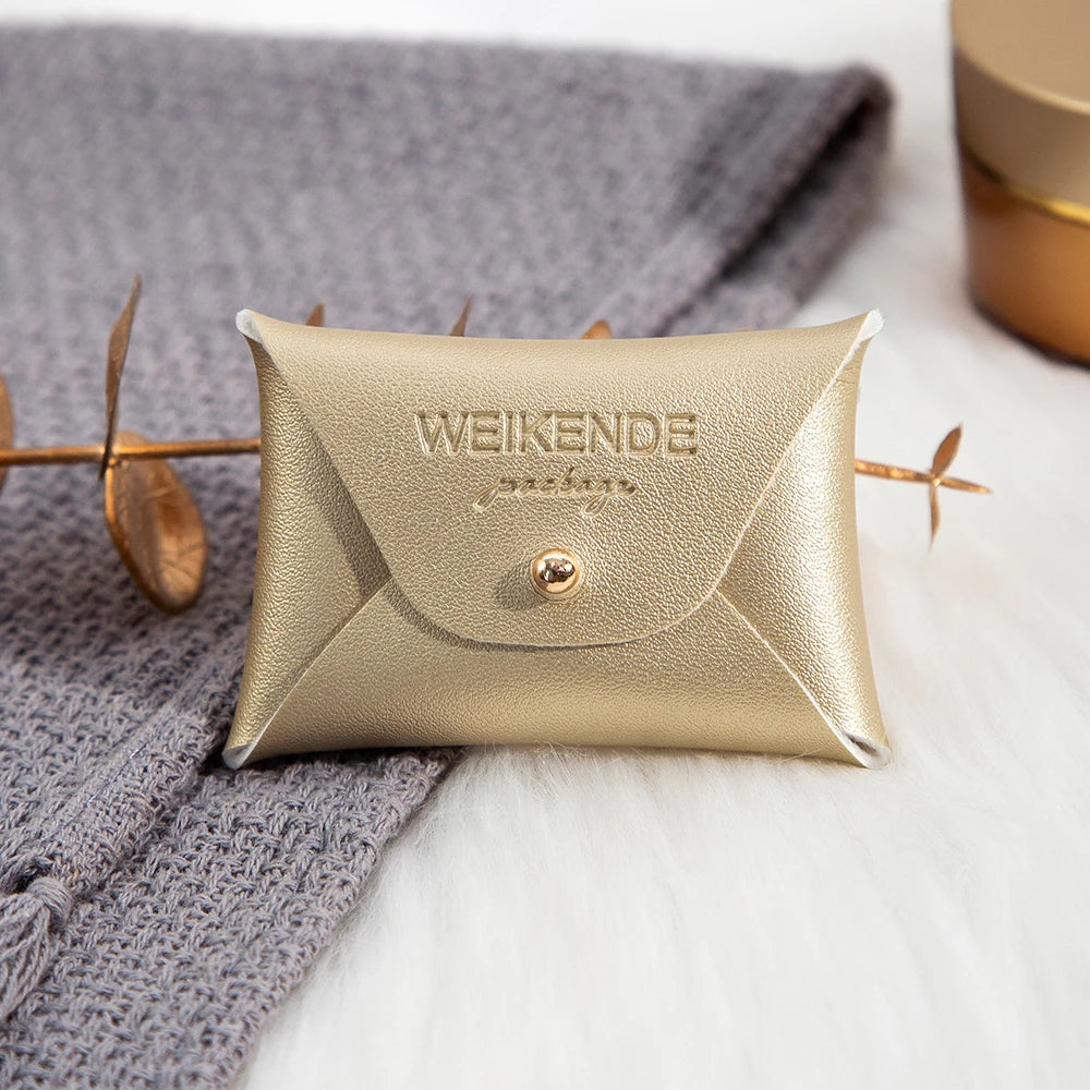 100 Stück Silberne Schmuckbeutel mit Logo – 10x7cm Lederbeutel mit Kordelzug | Für Ohrringe, Ringe, Halsketten, Münzen & Schlüsselanhänger