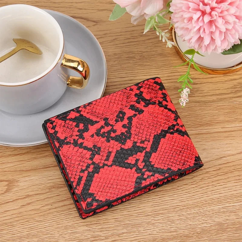 Retro Herren Geldbörse mit Kreativem Print – Weiches Leder Kurzformat | Multifunktionale Geldklammer mit Kartenfächern & Großem Stauraum Kaufschwan® Rot