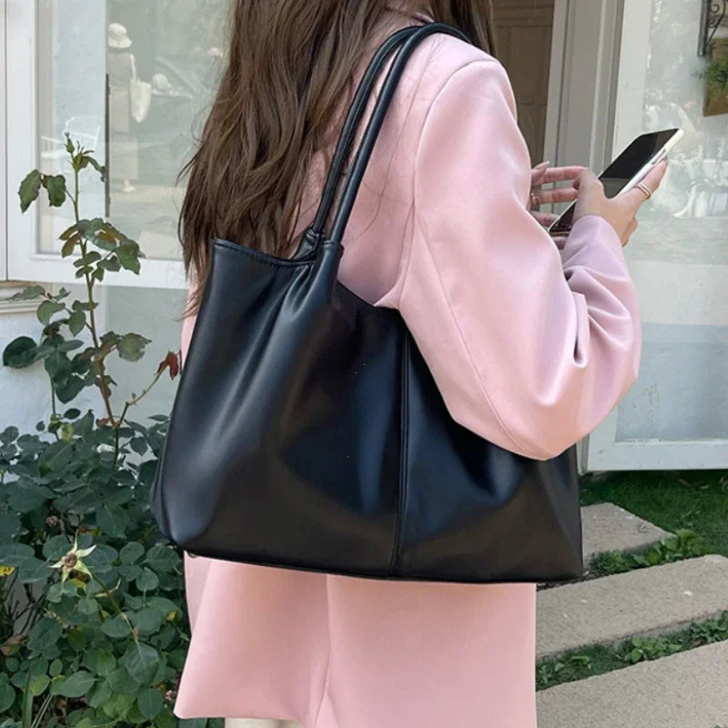 Schlichte Weiße Schultertasche – Damen Kunstleder Underarm Tote | Große Kapazität Handtasche für Schule, Studium & Shopping Kaufschwan®