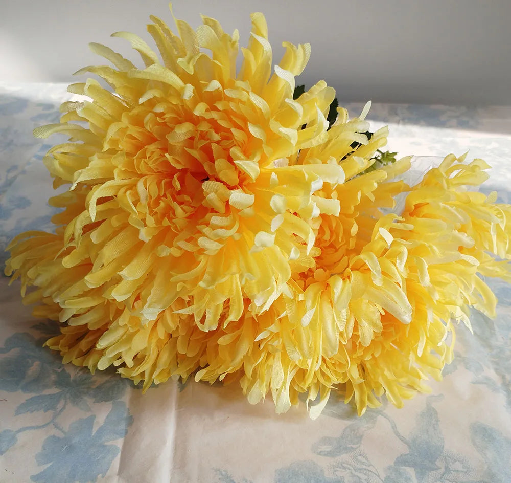 Künstlicher Chrysanthemenstrauß – 7-Köpfige Seidenblumen für Hochzeit, Tisch, Zuhause & Party Dekoration | Elegante Kunstblumen Arrangements Kaufschwan® Gelb