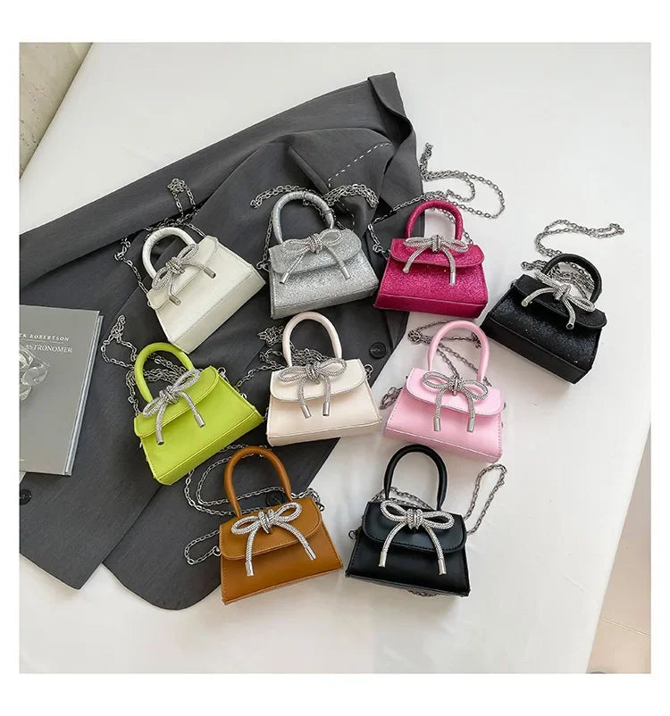 Bunte Schultertasche mit Schmetterlingsknoten – PU Leder Crossbody Ketten-Satchel & Handtasche für Damen