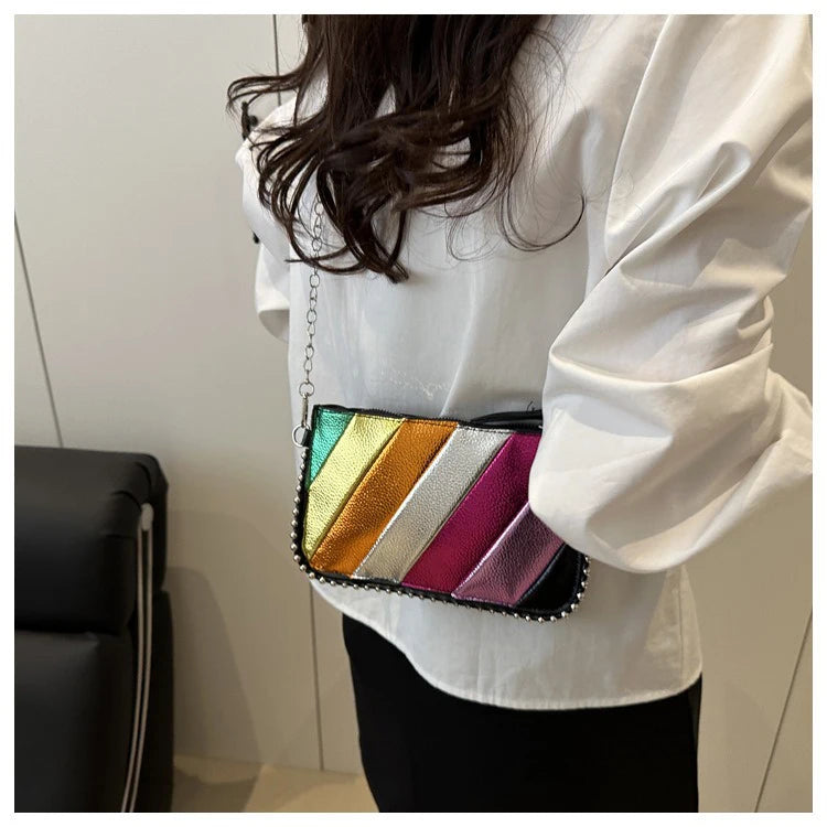 Regenbogen Gestreifte Damen Tasche – Leichte Ketten Crossbody, Schulter & Clutch Handtasche | Modische Handy Tasche Kaufschwan®