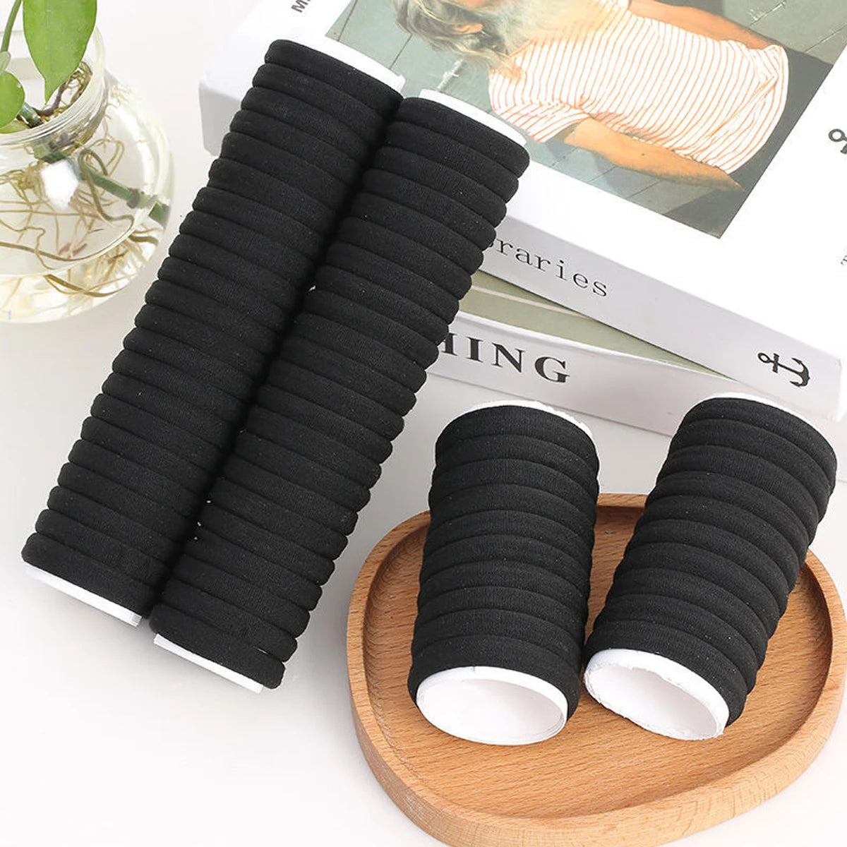 Großpackung mit 50 oder 100 hochwertigen schwarzen Haargummis – geeignet für alle Haartypen und Frisuren. Kaufschwan® Schwarz 50 Stück