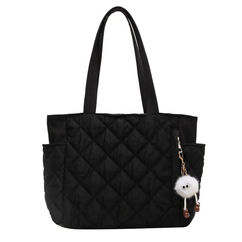 Schwarze Quilted Handtasche mit Großer Kapazität – Schultertasche im Karo-Design mit Mehreren Fächern & Plüsch Anhänger Kaufschwan® Schwarz