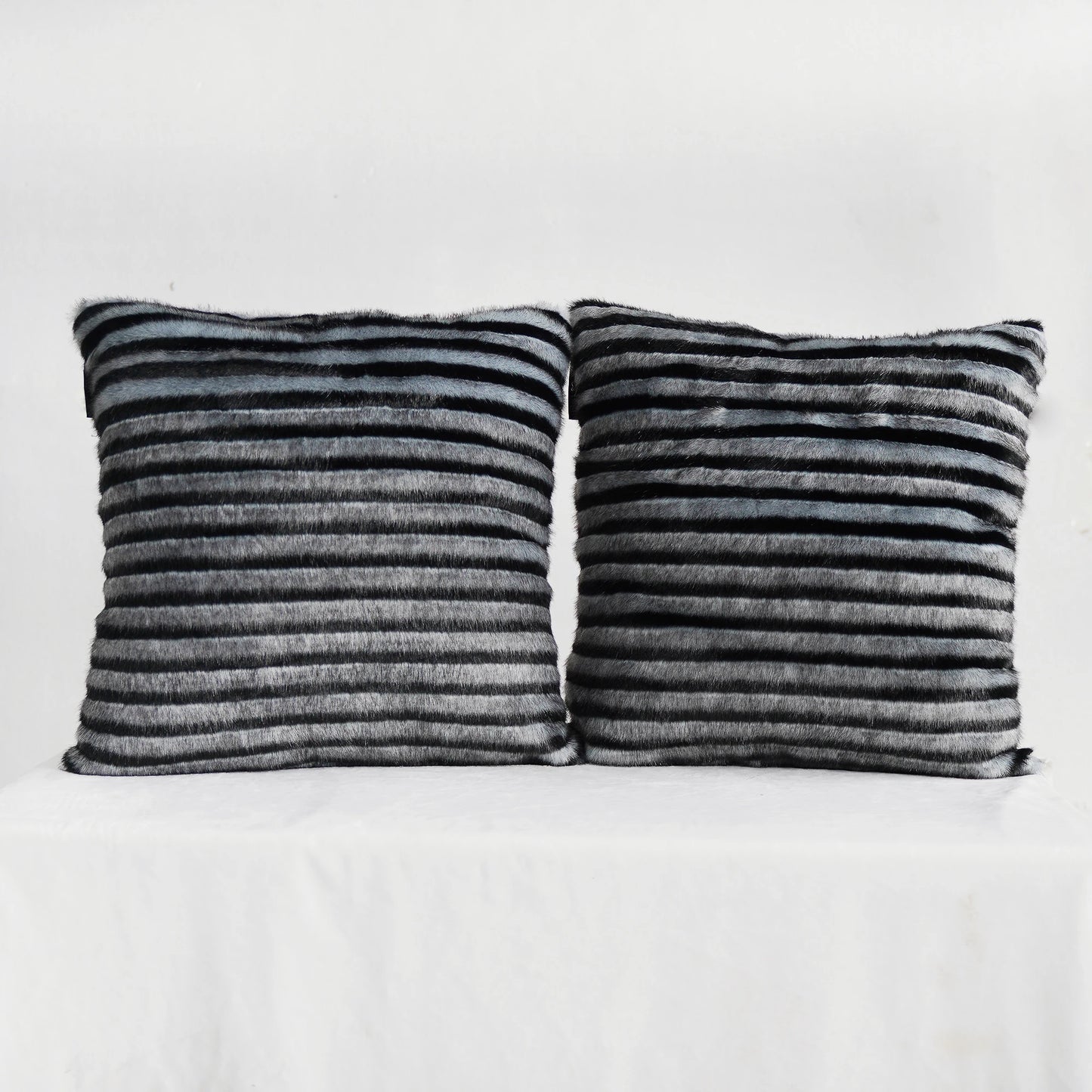 Kunstfell Kissenbezug | Moderner Kissenbezug für Sofa, Schlafzimmer & Wohnzimmer | Luxuriös, Flauschig & Dekorativ Kaufschwan®
