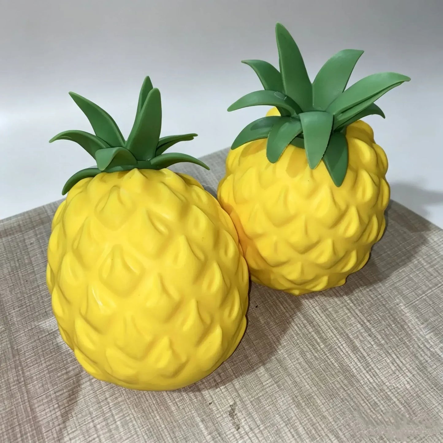Jumbo Ananas-Squishy-Stressball – Weiches Slow-Rising Knautsch-, Fidget- & Sensorikspielzeug zum Stressabbau, Schreibtisch-Accessoire & Partygeschenk Kaufschwan®