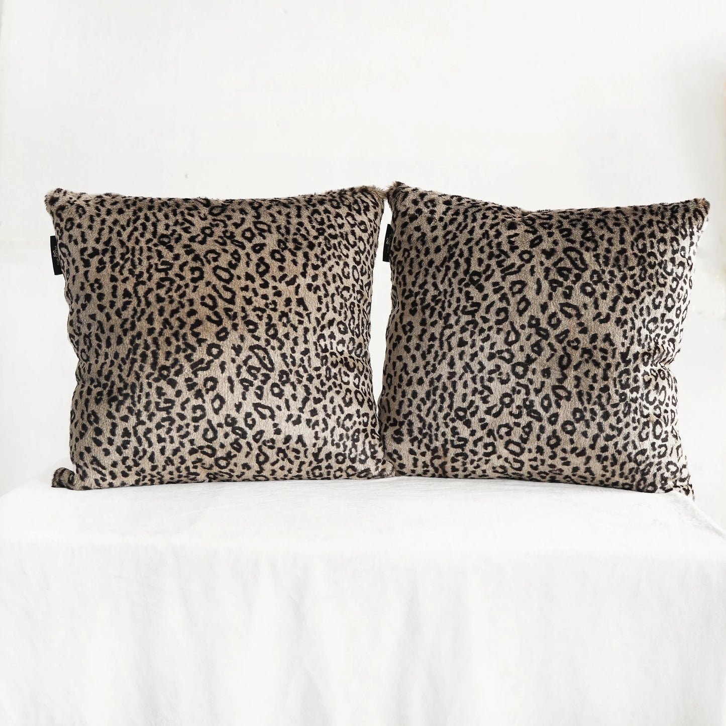 Kunstfell Kissenbezug | Moderner Kissenbezug für Sofa, Schlafzimmer & Wohnzimmer | Luxuriös, Flauschig & Dekorativ Kaufschwan®