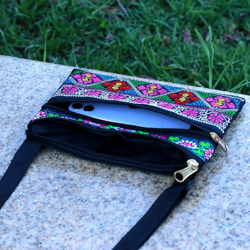 Bestickte Umhängetasche – Damen Schultertasche mit Drei-Lagen-Reißverschluss | Handy- & Münztasche Kaufschwan®