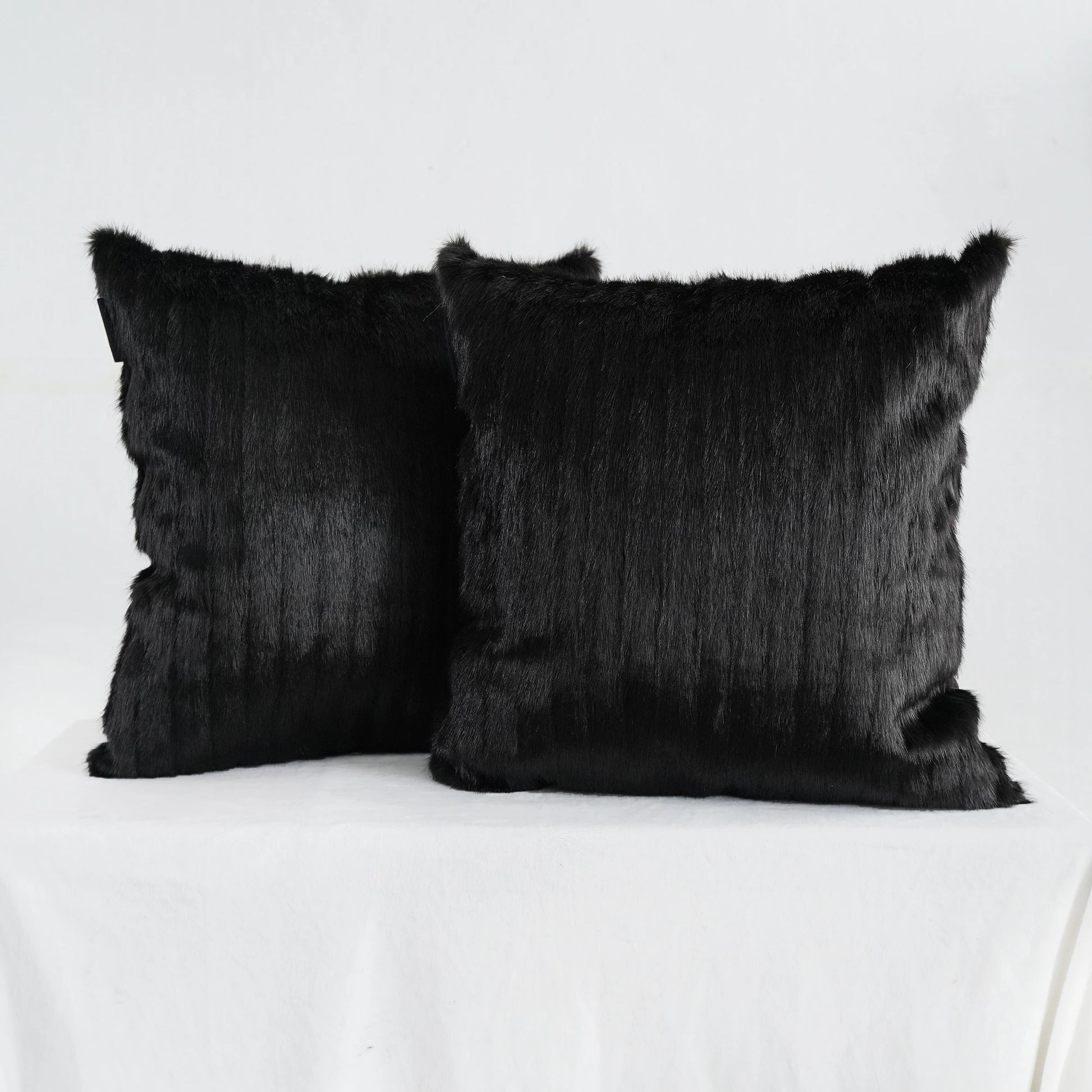 Kunstfell Kissenbezug | Moderner Kissenbezug für Sofa, Schlafzimmer & Wohnzimmer | Luxuriös, Flauschig & Dekorativ Kaufschwan®