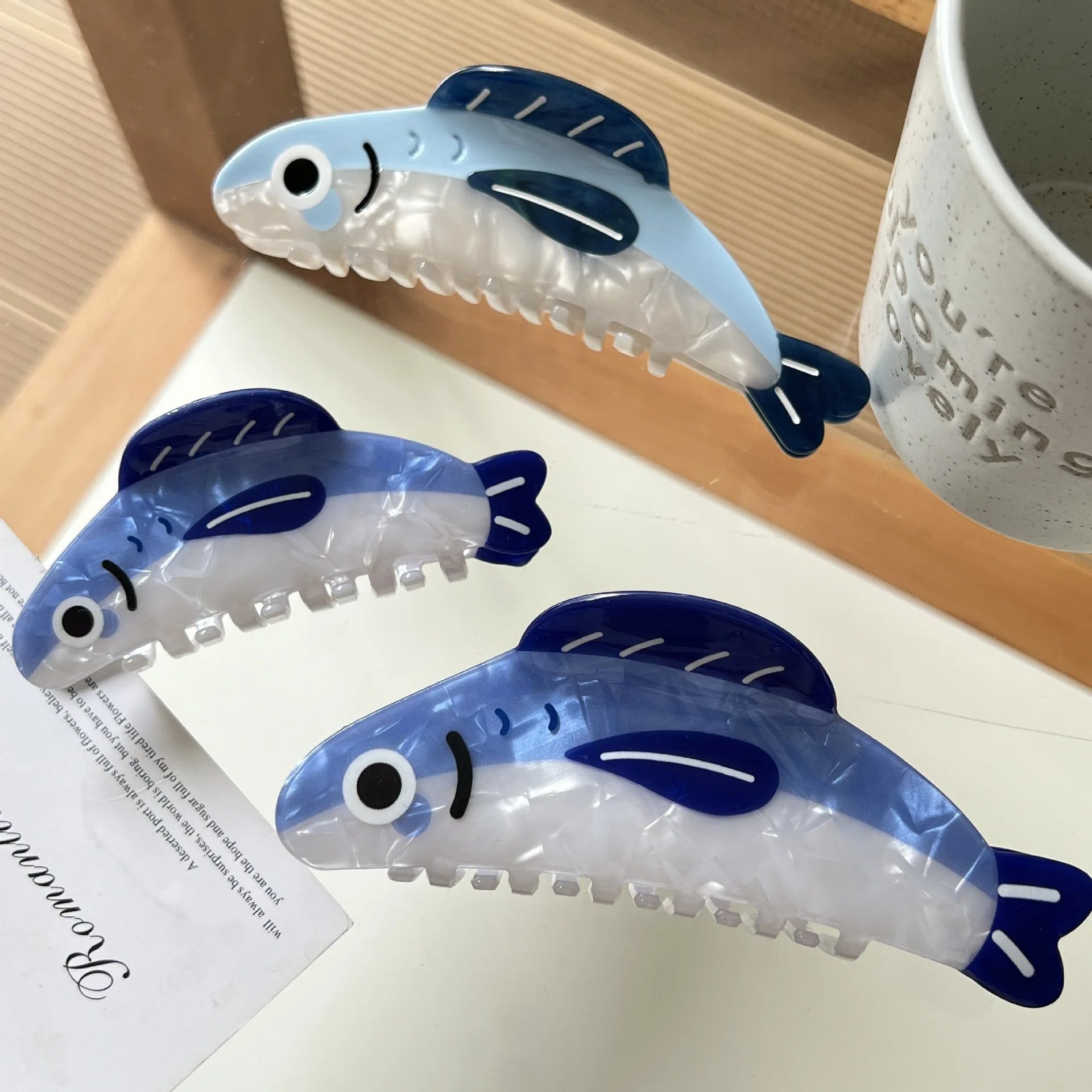 Blaue Sardinen-Haarklammer im maritimen Fischdesign Kaufschwan®