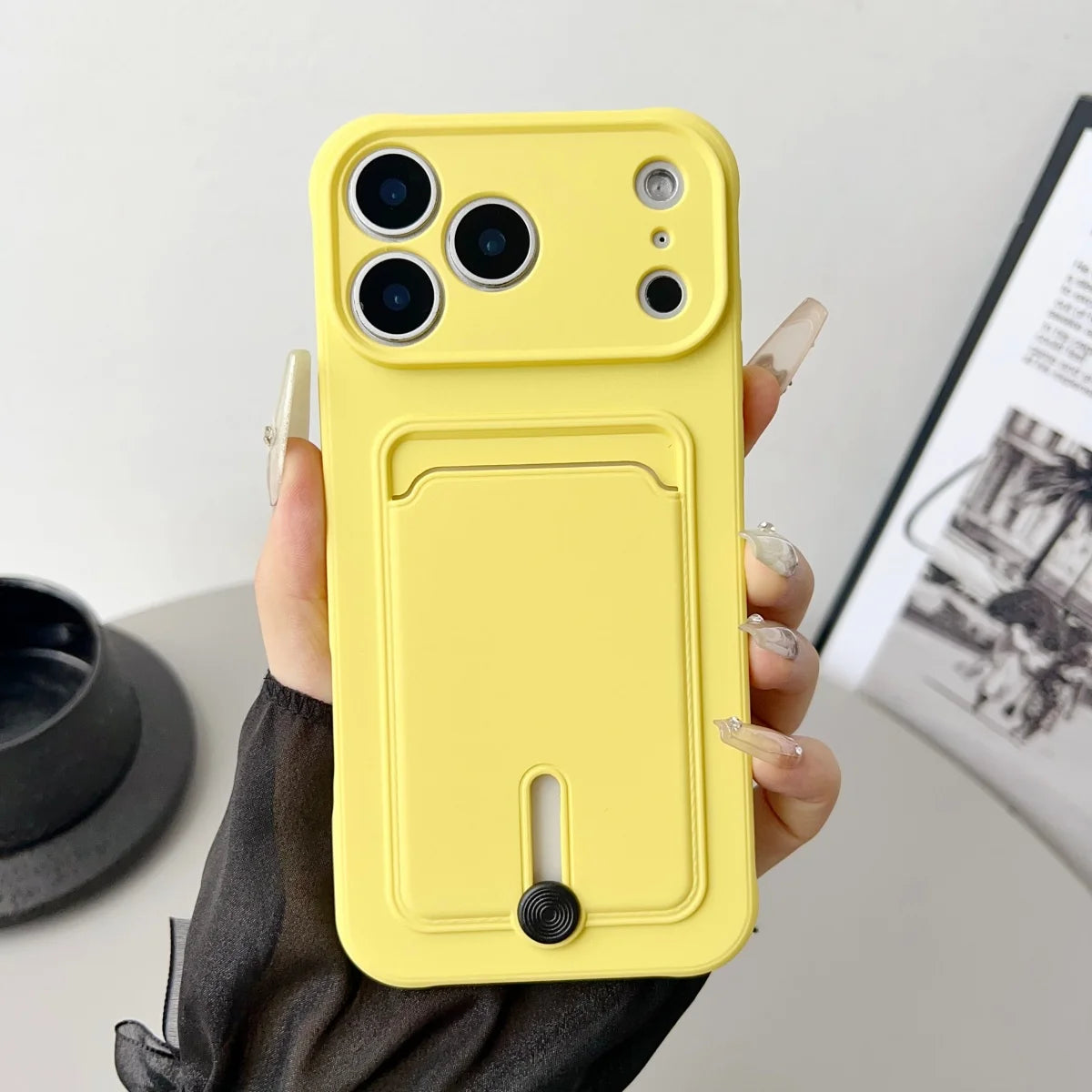 Handyhülle mit Kartenfach für iPhone 18 Pro & iPhone 18 Pro Max – Stoßfeste Weiche Silikon-Schutzhülle Kaufschwan® Gelb iPhone 18 Pro