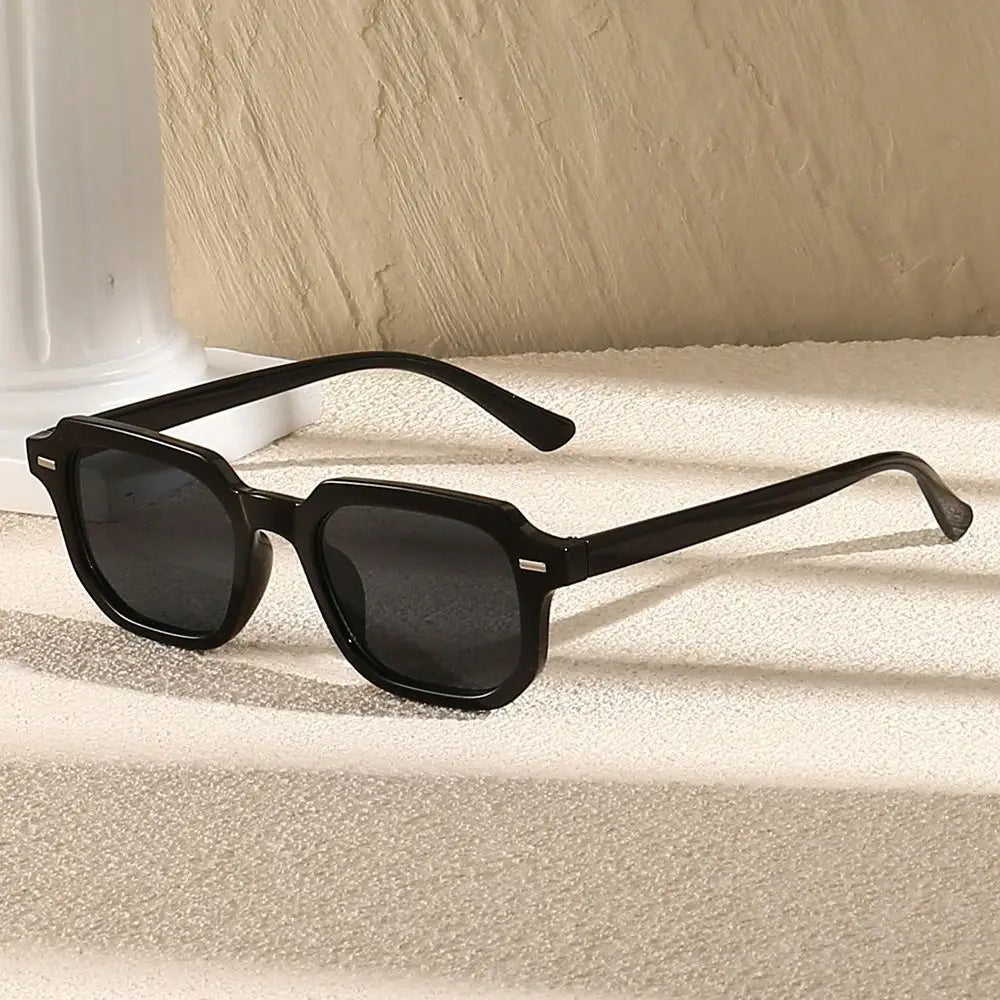 Retro-Sonnenbrille mit Vieleckigem Rahmen – Runde Sonnenbrille mit Nieten, Gestreiften Bügeln und UV400-Schutz zum Autofahren und für Freizeitaktivitäten Kaufschwan®