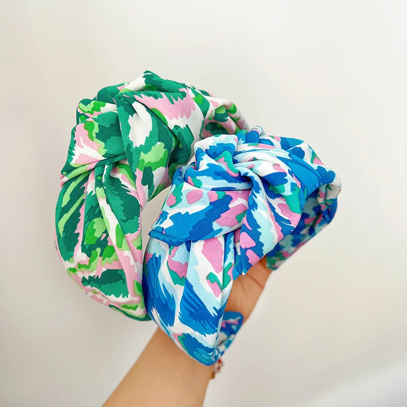 Satin-Haarreif mit Batik-Blumen & großer Schleife – Farbiges Stirnband für Damen & Mädchen | Modisches Haaraccessoire Kaufschwan®