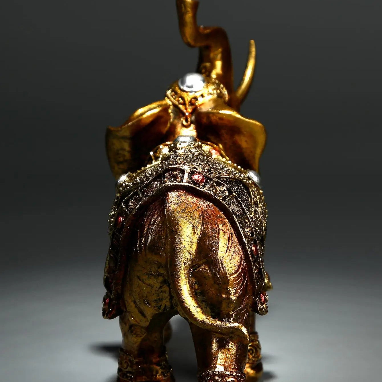 Elefanten Resin Dekoration – Handgefertigte 3D Skulptur als Hochzeitsgeschenk und Wohnaccessoire für Regal und Wohnzimmer