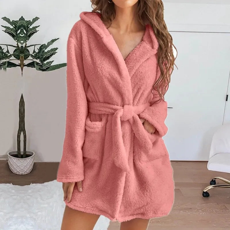 Kuscheliger Damen Bademantel mit Kapuze – Flauschiger Winter Morgenmantel mit Gürtel & Taschen Kaufschwan®