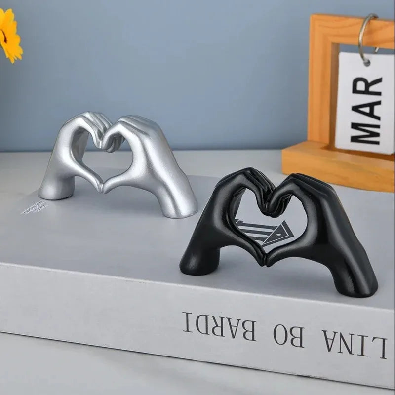 Goldene Herz-Hand Statue – Moderne Liebesgeste Skulptur für Wohnzimmer, Schlafzimmer und Tischdekoration Kaufschwan®