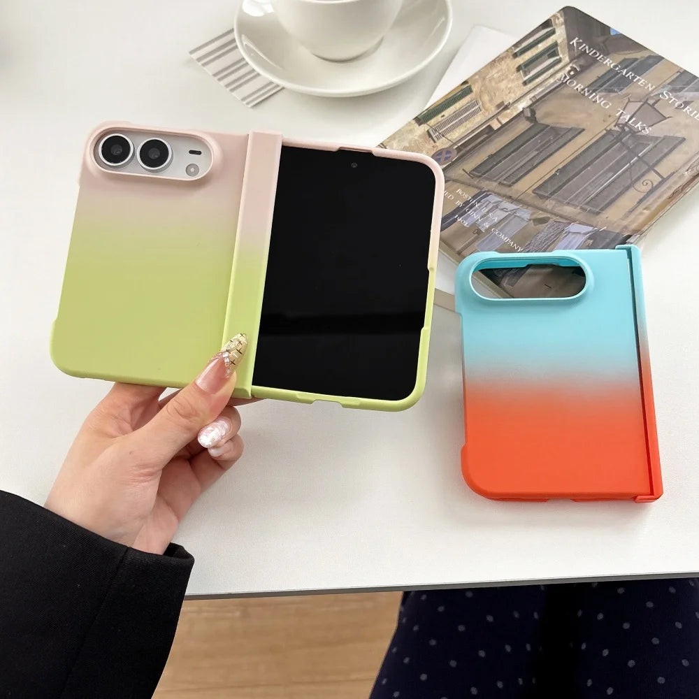 Luxuriöse Schlanke Schutzhülle mit Farbverlauf für iPhone Duo – Matte Hart-PC-Hülle mit Stoß- und Scharnierschutz Kaufschwan®