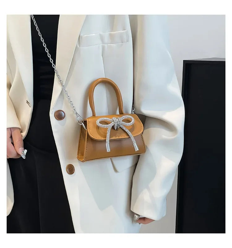 Bunte Schultertasche mit Schmetterlingsknoten – PU Leder Crossbody Ketten-Satchel & Handtasche für Damen Kaufschwan®