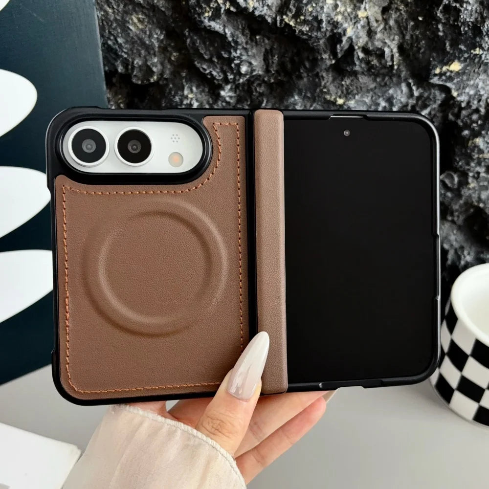 Luxuriöse Matte Lederhülle für iPhone Duo 18 Fold – Magnetische MagSafe-Kompatible Schutzhülle mit Kabellosem Laden und Stoßschutz Kaufschwan®