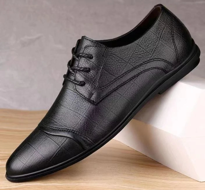 Herren Lederschuhe mit Spitzem Design – Schwarze Weiche Freizeitschuhe | Elegante Retro-Businessschuhe für Sommer & Alltag Kaufschwan®