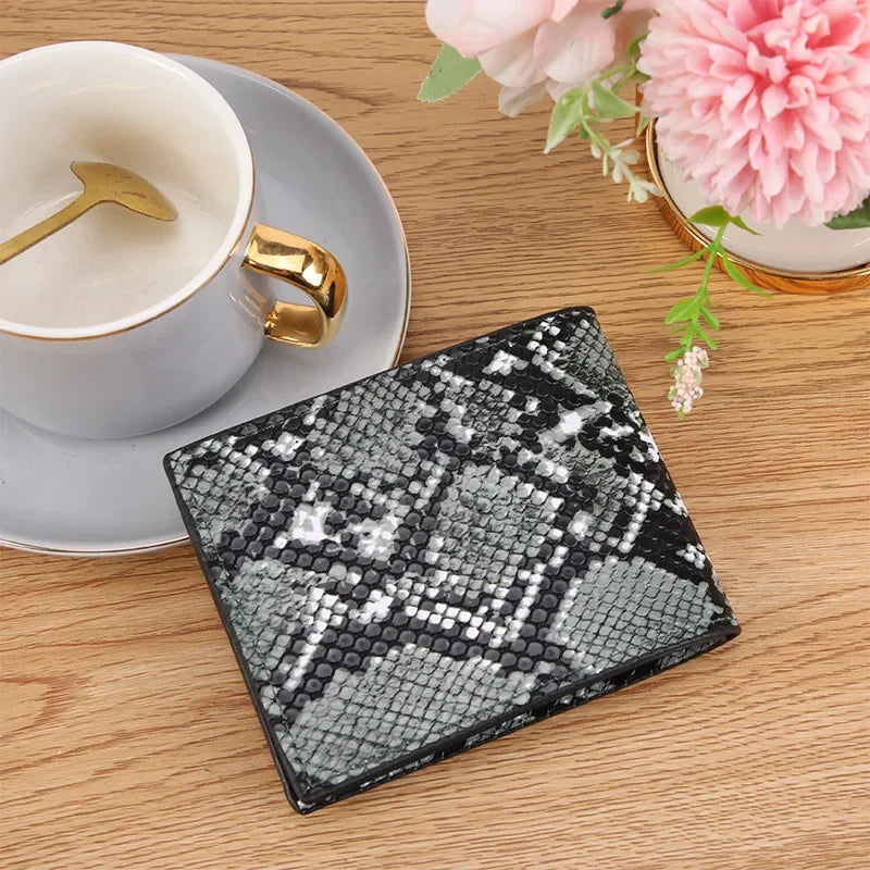 Retro Herren Geldbörse mit Kreativem Print – Weiches Leder Kurzformat | Multifunktionale Geldklammer mit Kartenfächern & Großem Stauraum Kaufschwan®