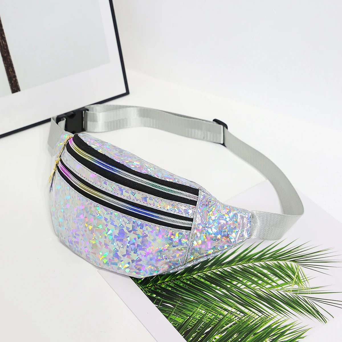 Holografische Damen Gürteltasche – Silber & Schwarzes Geometrisches Muster | Laser Hüfttasche Crossbody Brusttasche für Handy & Reisen Kaufschwan® Silber