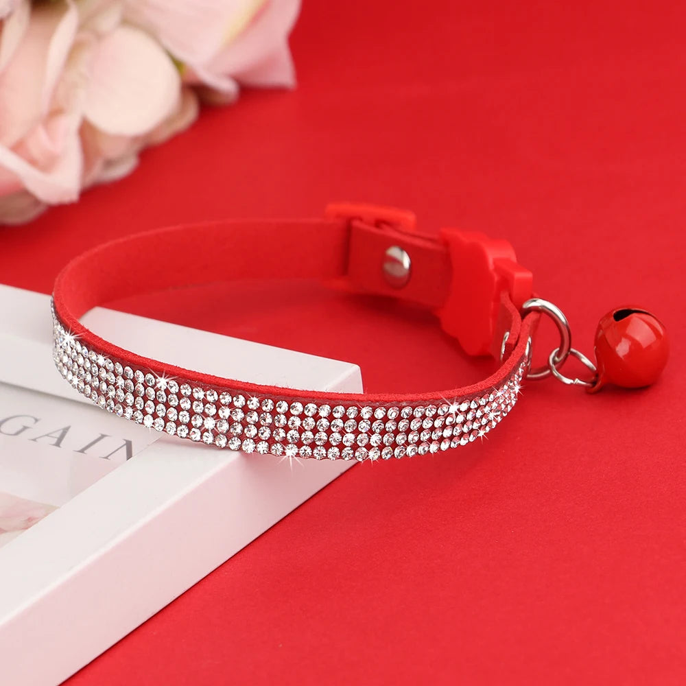 Weiches Rosa Wildleder-Katzenhalsband für Katze – Strasssteine, Glöckchen, Sicherheitsverschluss & Verstellbare Passform Kaufschwan® Rot XS