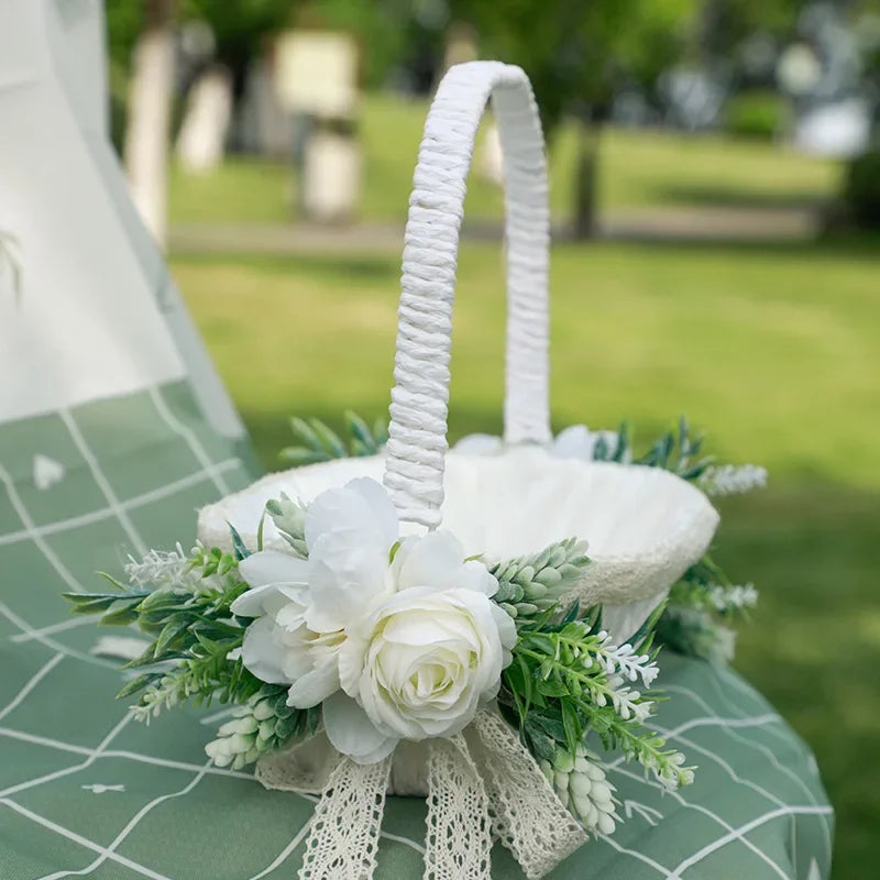 Eleganter Blumenmädchen Korb – Hochzeitskorb mit Künstlichen Blumen für Blüten und Ringe Kaufschwan®
