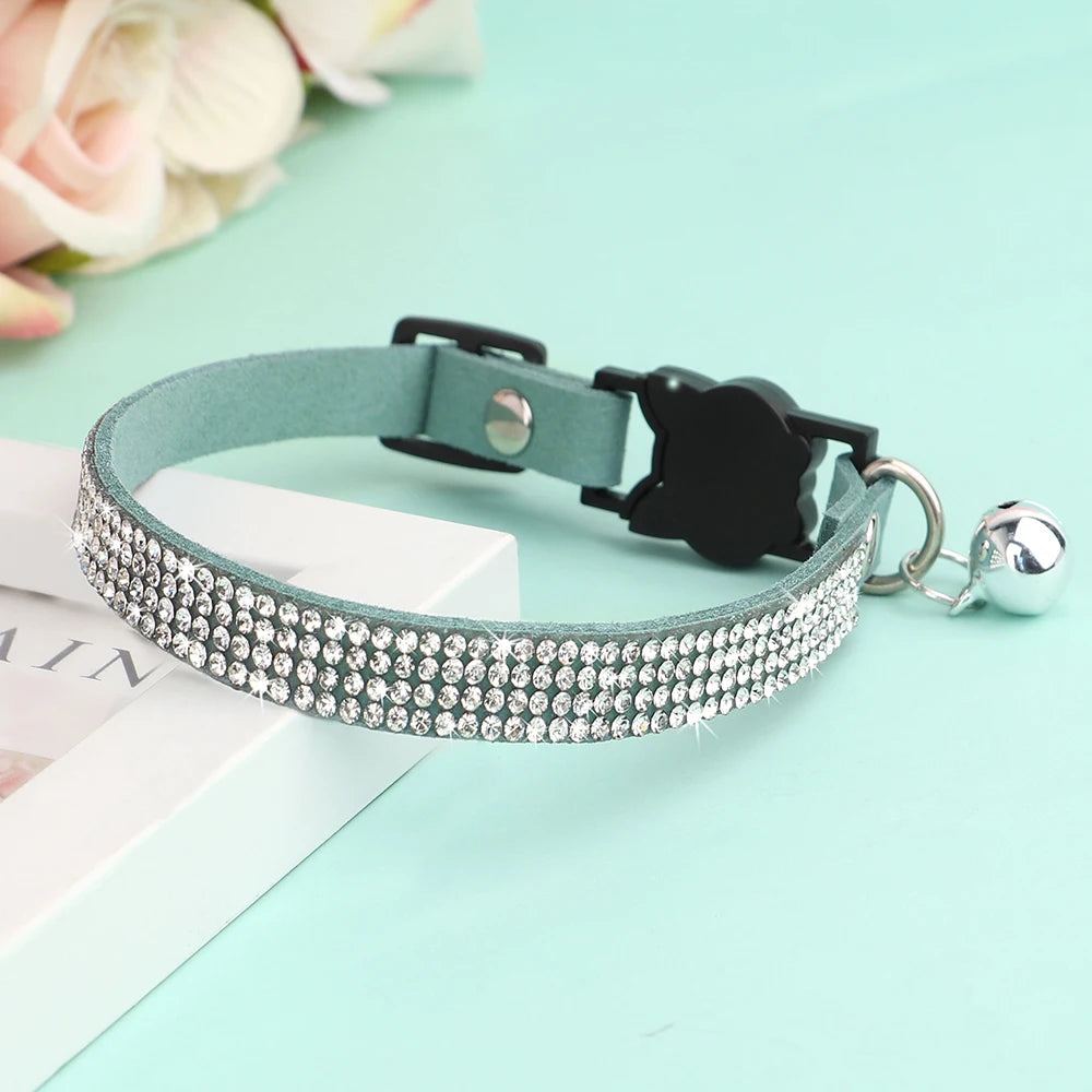 Weiches Rosa Wildleder-Katzenhalsband für Katze – Strasssteine, Glöckchen, Sicherheitsverschluss & Verstellbare Passform Kaufschwan®