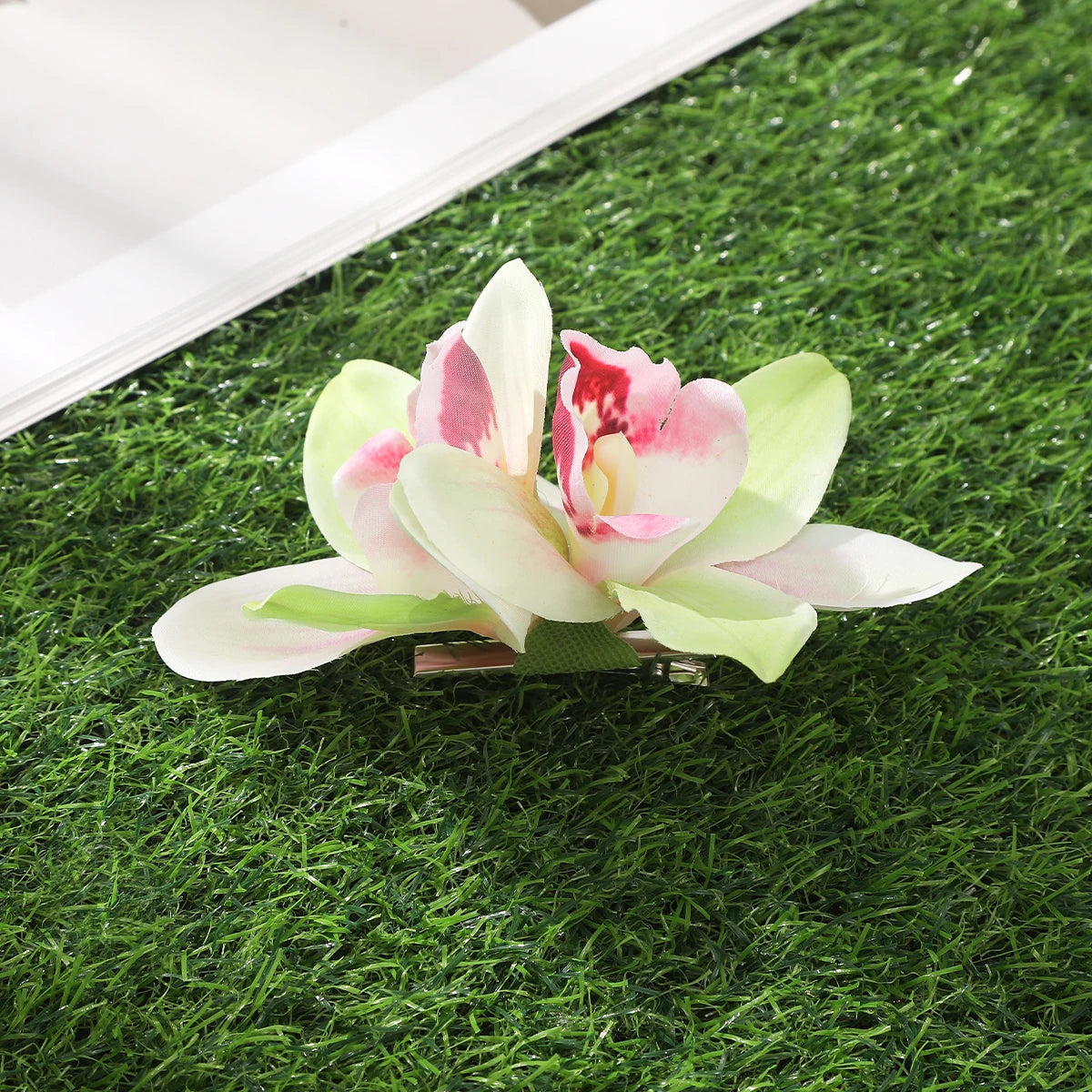 Orchideen-Blumen Haarklammer – Braut & Urlaubs Haaraccessoire Kaufschwan®