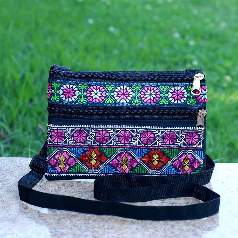 Bestickte Umhängetasche – Damen Schultertasche mit Drei-Lagen-Reißverschluss | Handy- & Münztasche Kaufschwan®