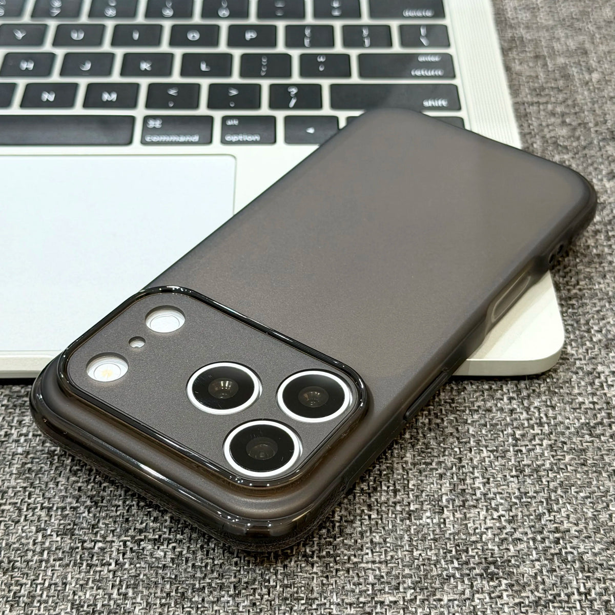 Hochwertige Transparente Matte Hülle für iPhone 18 Pro & iPhone 18 Pro Max – Ultradünne Weiche Stoßfeste Schutzhülle Kaufschwan® Schwarz iPhone 18 Pro Max