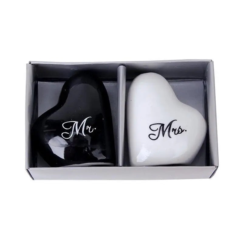 Mr. & Mrs. Keramik Salz- & Pfefferstreuer – Kreatives Rund + Würfel Design | Hochzeit & Party Geschenkset Küchen Deko Kaufschwan®