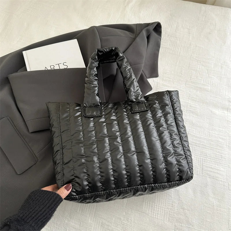 Damen Tote Bag mit Großer Kapazität – Gestepptes Nylon mit Baumwollpolsterung | Einfarbige Casual Fashion Schultertasche Kaufschwan® Schwarz