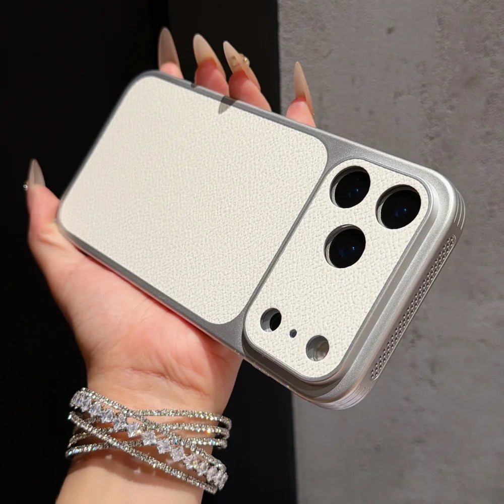 Matte PU-Lederhülle mit Litschi-Struktur für iPhone 18 Pro & iPhone 18 Pro Max – Bordeauxrote Hülle mit Wärmeableitendem Netz Kaufschwan® Weiß iPhone 18 Pro Max