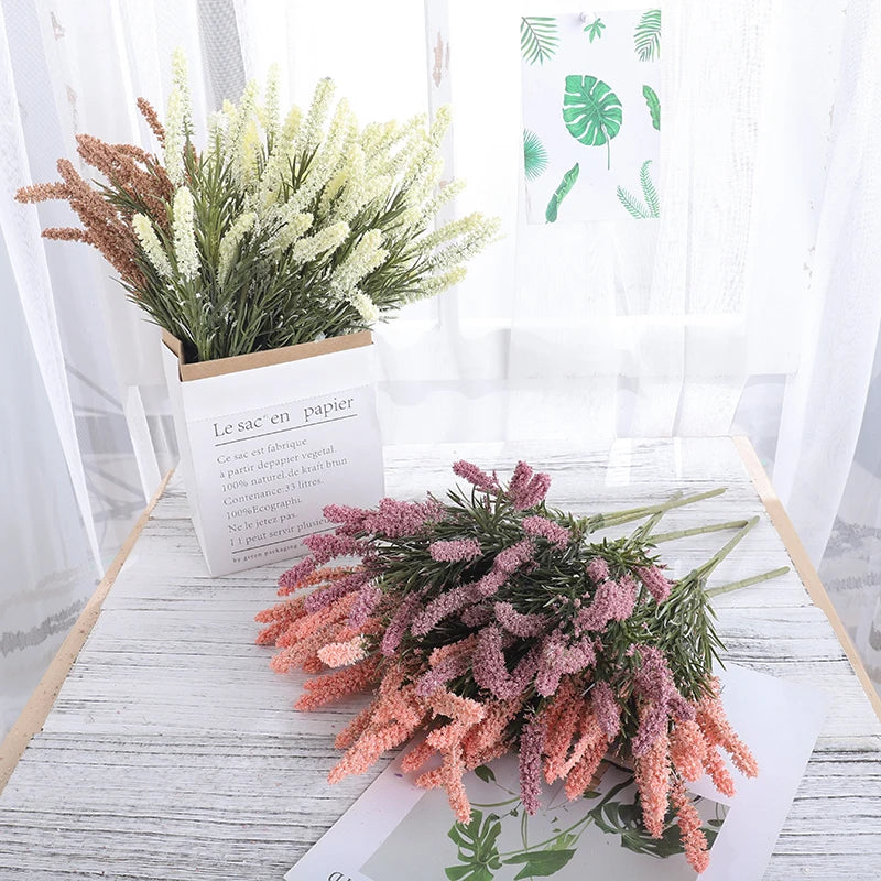 Schöne Künstliche Lavendelblumen mit Schaum-Weizen & Kolbenblumen – Kunstblumenstrauß für Hochzeit, Zuhause & Weihnachtsdekoration | DIY Florale Handwerkskunst Kaufschwan®