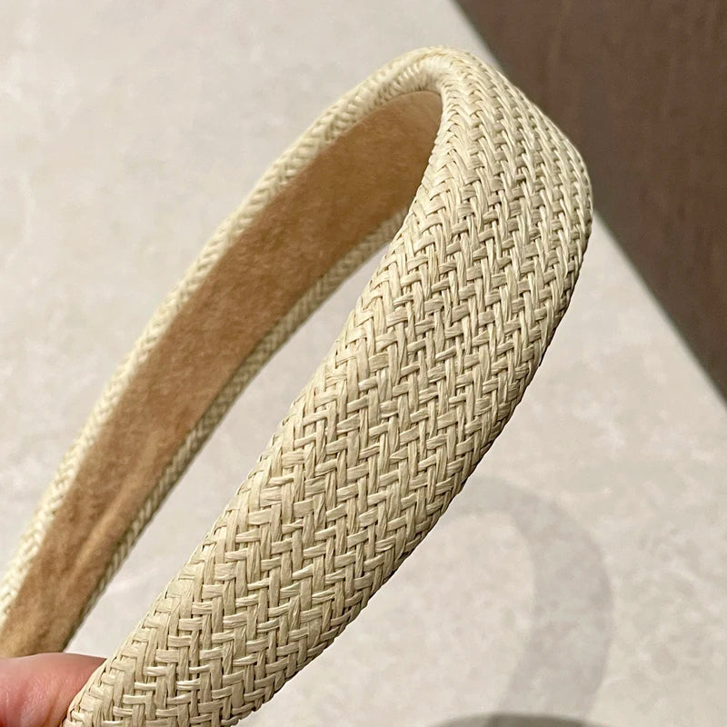 Breiter Haarreif aus Raffia-Gras – Gekreuztes Geflecht-Haarband für Damen | Schlichtes Sommer-Accessoire für Urlaub & Alltag Kaufschwan® Beige
