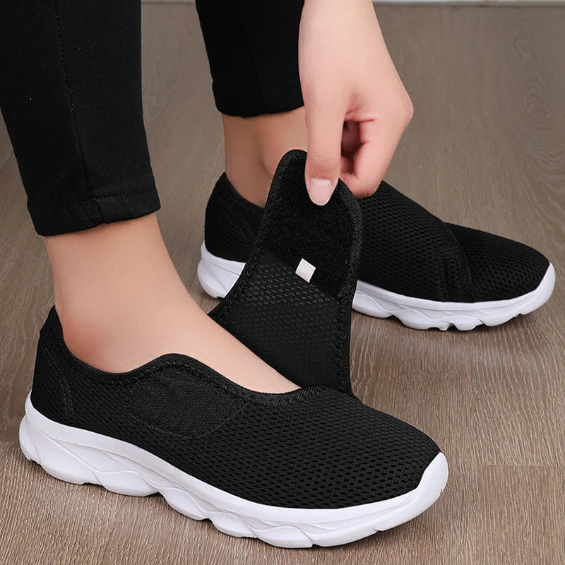 Unisex Weitgeschnittene Sneaker – Atmungsaktive Mesh Freizeitschuhe | Bequeme Flache Schuhe für Damen & Herren Kaufschwan® SchwarzWeiß 43