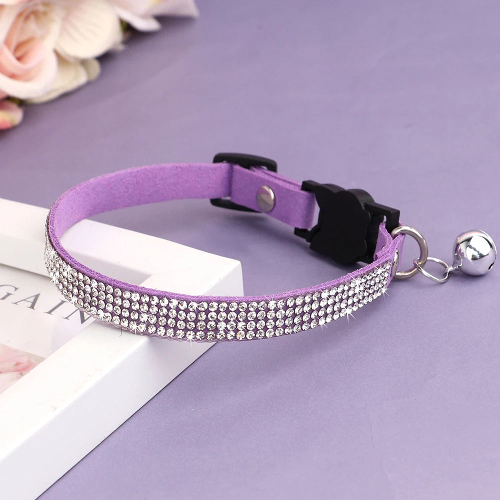 Weiches Rosa Wildleder-Katzenhalsband für Katze – Strasssteine, Glöckchen, Sicherheitsverschluss & Verstellbare Passform Kaufschwan® Lila XS