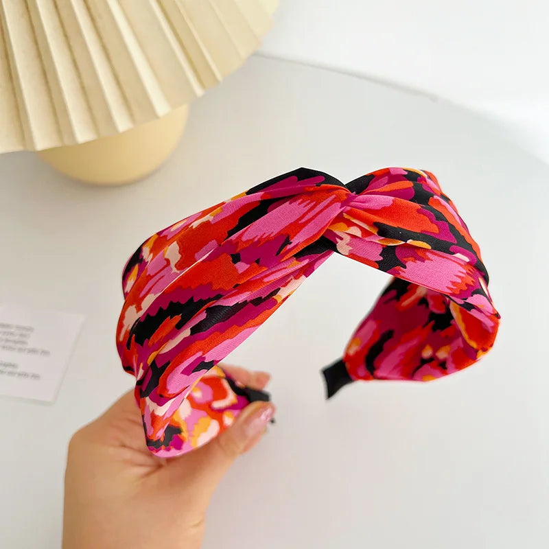 Satin-Haarreif mit Batik-Blumen & großer Schleife – Farbiges Stirnband für Damen & Mädchen | Modisches Haaraccessoire Kaufschwan® Korallrot