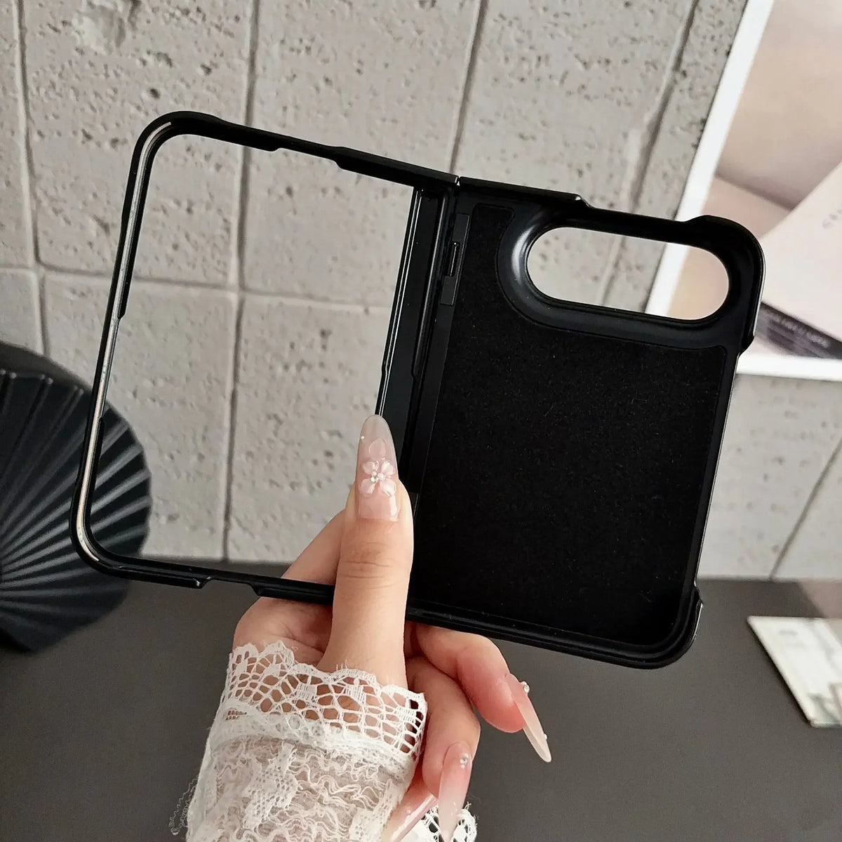 Hochwertige Magnetische Schutzhülle in Lederoptik für iPhone Duo 5G 2026 – MagSafe-Kompatible Rundumschutzhülle mit Scharnier- und Stoßschutz Kaufschwan®
