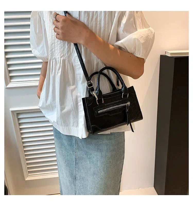 Glänzende Lackleder Crossbody Tasche – Damen Schulter Handtasche im Weichen Quadratischen Design mit Reißverschluss & Polyesterfutter Kaufschwan®