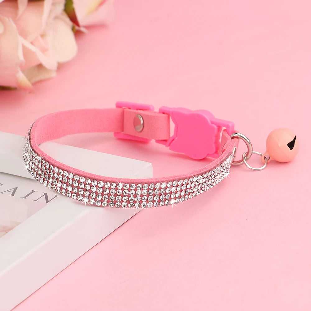 Weiches Rosa Wildleder-Katzenhalsband für Katze – Strasssteine, Glöckchen, Sicherheitsverschluss & Verstellbare Passform Kaufschwan® Rosa XS